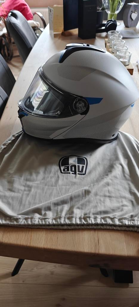 AGV

Tourmodular Frequency motorhelm lichtgrijs mat, Ophalen, L, Systeemhelm, AGV