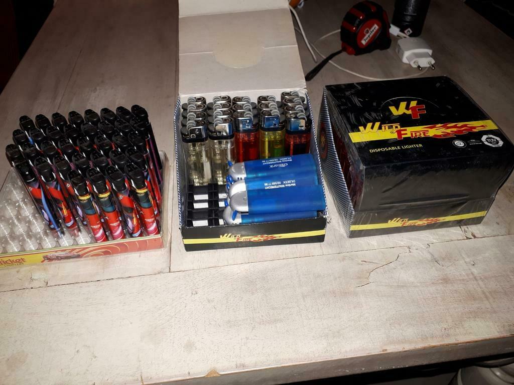 Lot van 111 nieuwe aanstekers, Enlèvement, Neuf