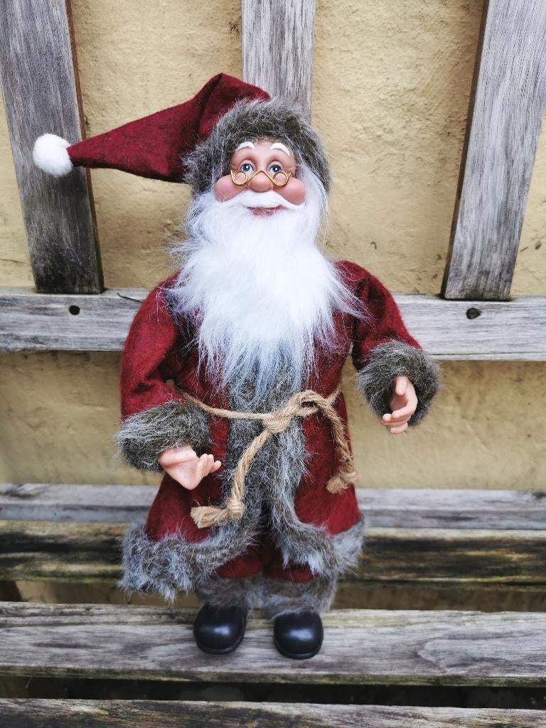 Kerstman in kunststof, vilt en nepbont. 30 cm., Ophalen of Verzenden, Zo goed als nieuw