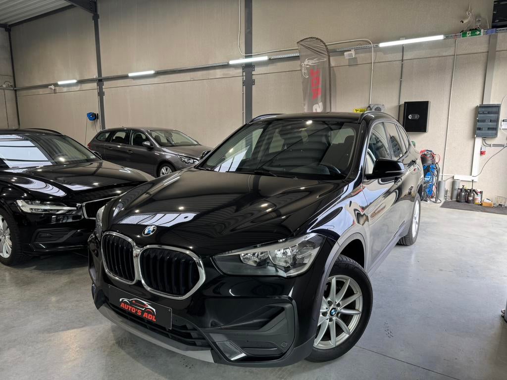Bmw X1 1.5 dA AUTOMAAT/CAMERA/DAB+/OHB/GARANTIE, Stof, 109 g/km, Zwart, 5 deurs