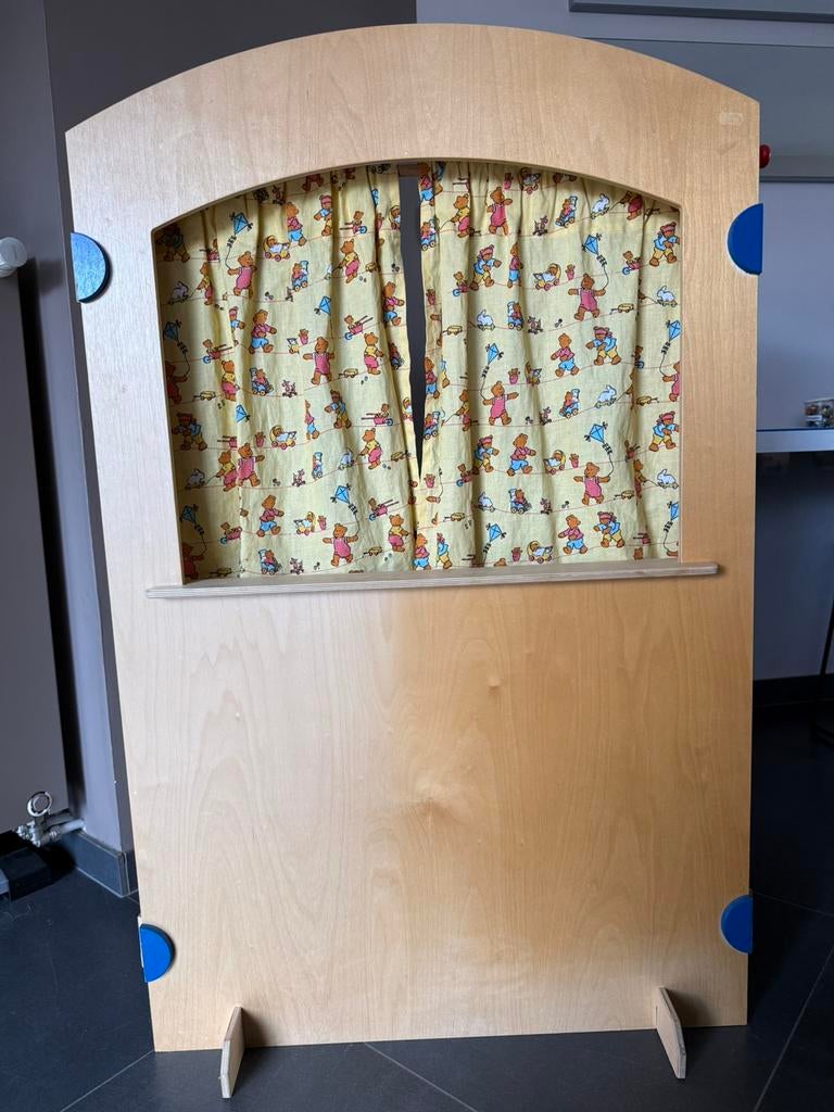 Poppenkast met 7 poppen, Enlèvement, Utilisé