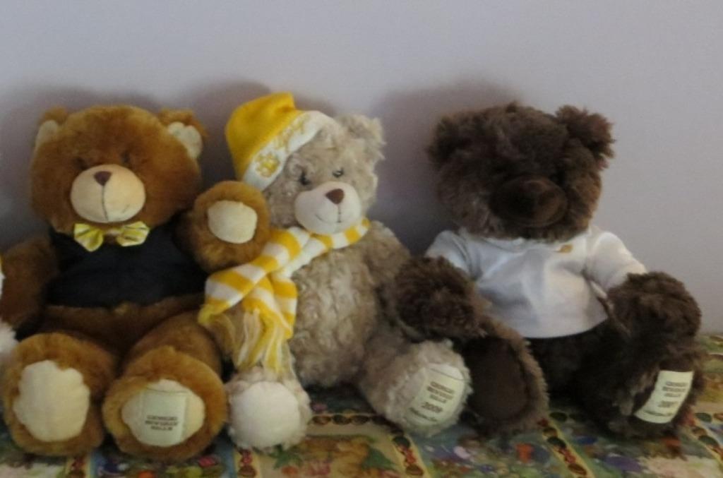3 verschillende knuffels Giorgio Beverly Hills, Enlèvement ou Envoi, Comme neuf, Ours en tissus, Autres marques