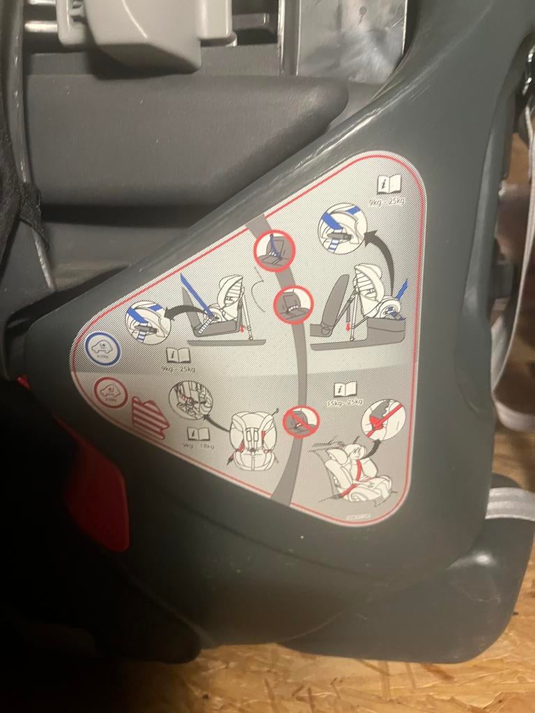 Originele Volvo-cars kinderstoel, Kinderen en Baby's, Ophalen, Zo goed als nieuw, Meegroeistoel, Gordel(s)