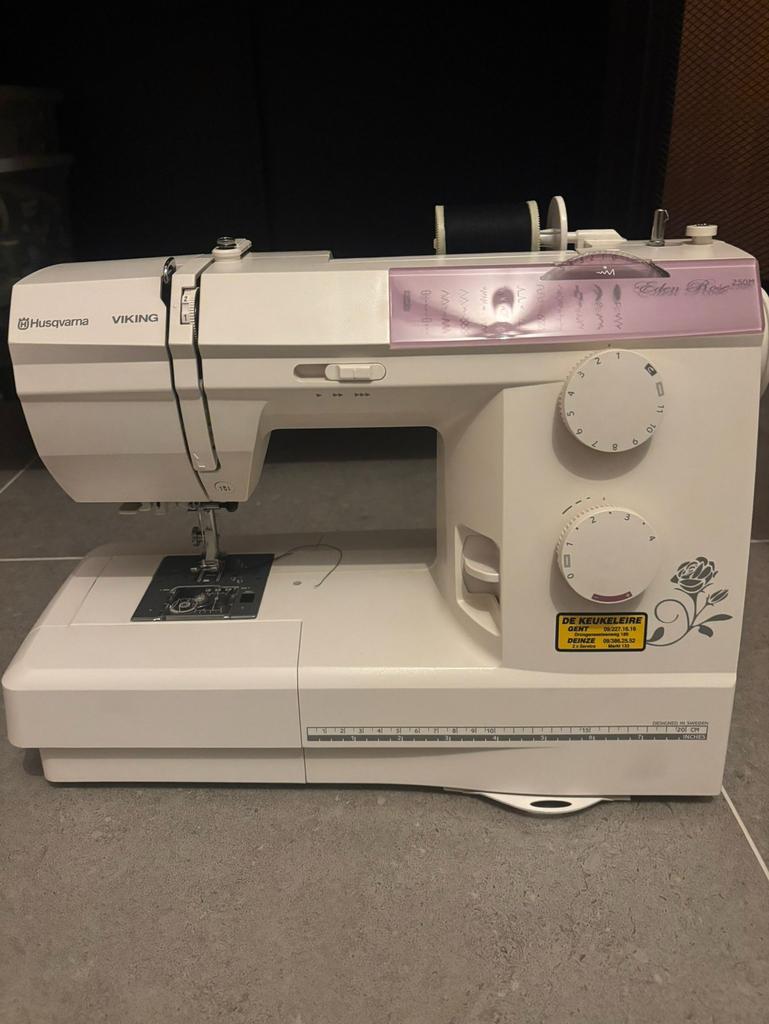 Husqvama Naaimachine eden rose, Ophalen, Zo goed als nieuw, Naaimachine