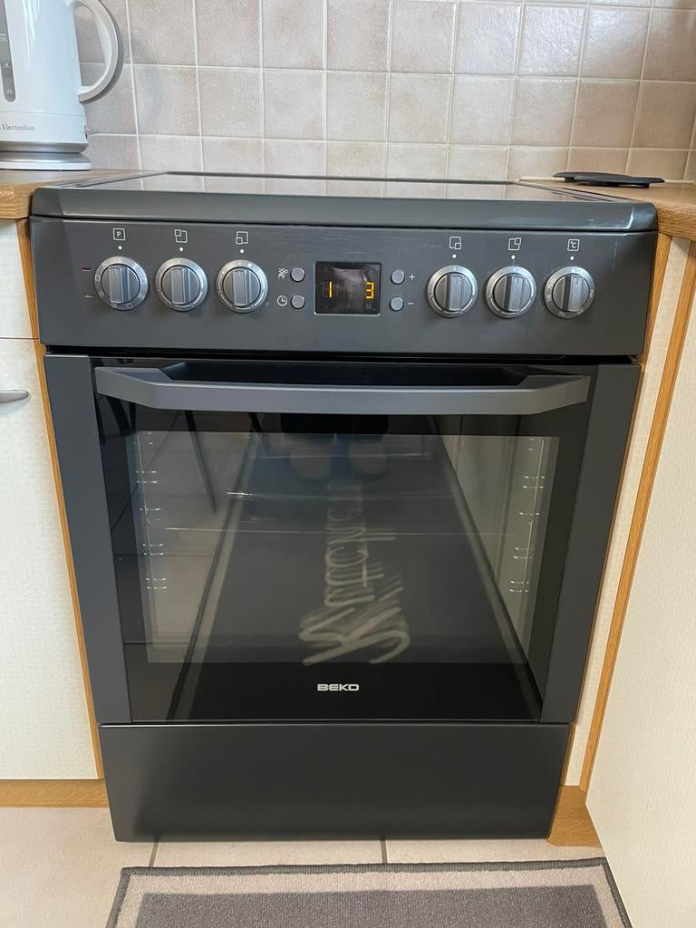 Beko kookvuur + oven, Elektronische apparatuur, Ophalen, Zo goed als nieuw, Vrijstaand, 4 kookzones