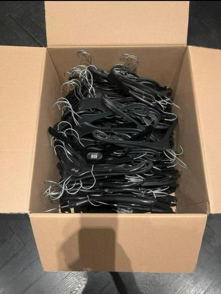 Lot de porte-manteaux en plastique noir, 165st., Enlèvement ou Envoi, Neuf