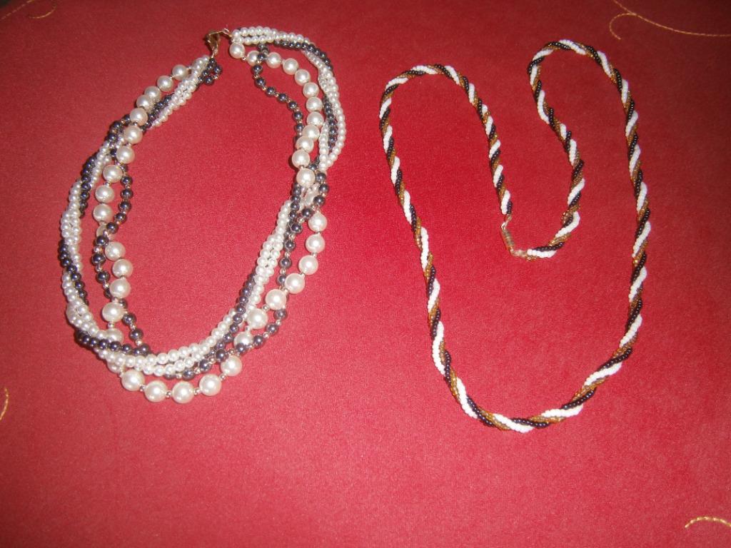 2 beaux collliers avec perles, Bijoux, Sacs & Beauté, Colliers, Enlèvement, Comme neuf, Autres couleurs, Autres matériaux