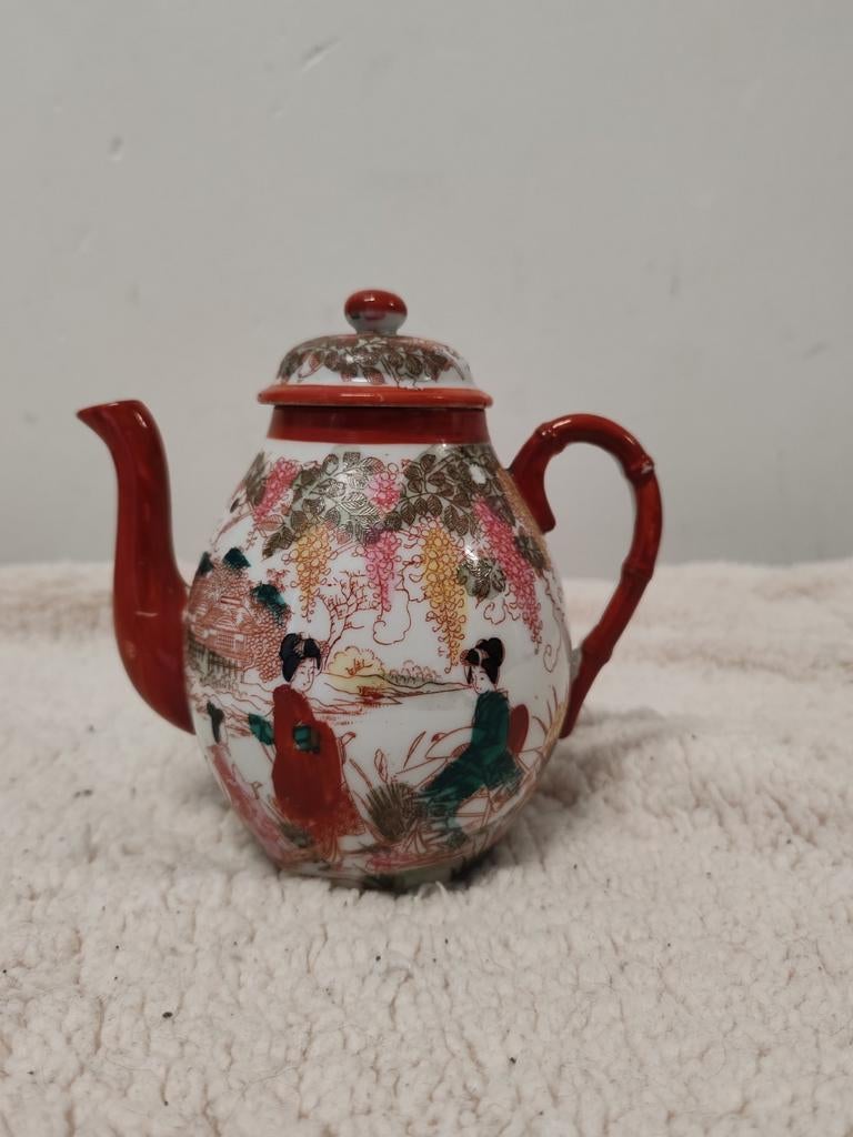 Très beau pot à lait japonais, très beaux dessins, signé, Enlèvement