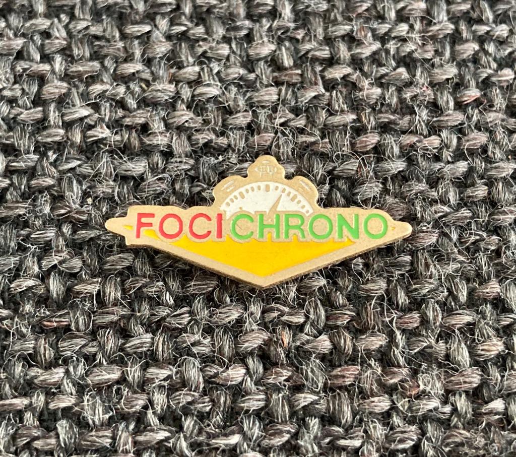 PIN - FOCI CHRONO, Verzenden, Gebruikt, Overige onderwerpen, Speldje of Pin