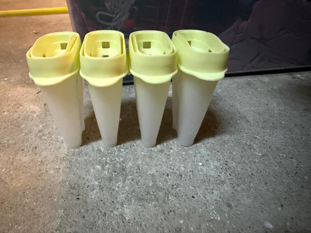 4 sucettes à glacer Tupperware, Huis en Inrichting, Keuken | Tupperware, Nieuw, Overige typen, Geel, Ophalen of Verzenden