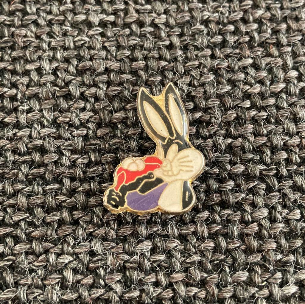 PIN - RABBIT - KONIJN - LAPIN - HAAS, Envoi, Utilisé, Animal et Nature, Insigne ou Pin's