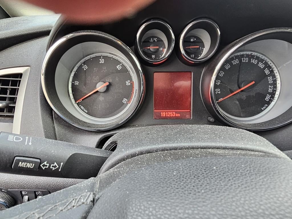 OPEL ASTRA J, Auto's, Voorwielaandrijving, Euro 5, Stof, 4 cilinders