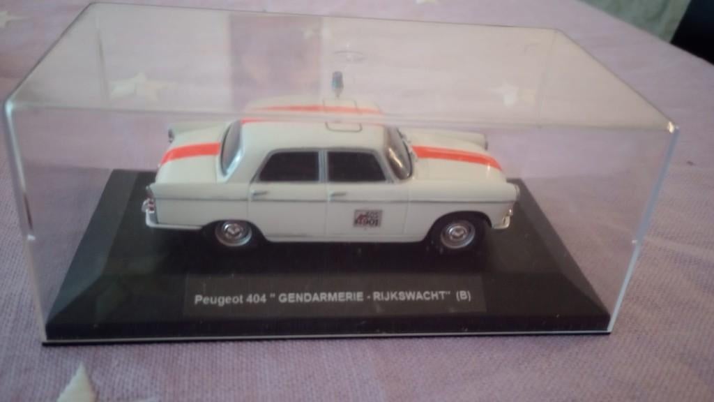 Voiture miniature Peugoet 404 ex gendarmerie Belge, Enlèvement ou Envoi, Utilisé, Voiture