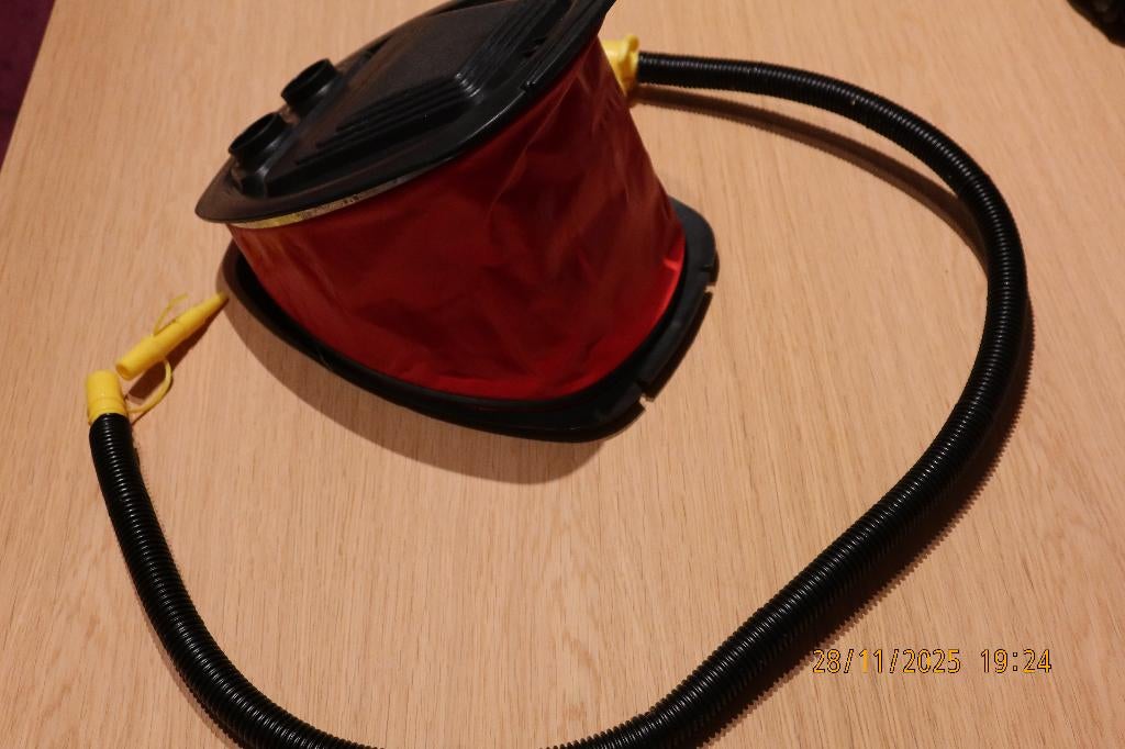Gonfleur pour matelas, piscine, Caravanes & Camping, Enlèvement, Utilisé
