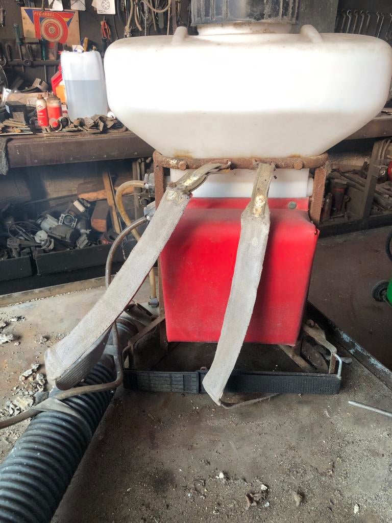 rugsproeier met 2- takt motor, Ophalen, Zo goed als nieuw