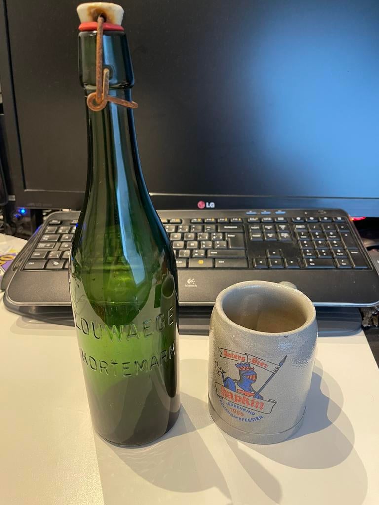 Louwaege akila 75 cl fles en kleine bierpot hapkin 1956, Verzamelen, Biermerken, Ophalen of Verzenden, Zo goed als nieuw