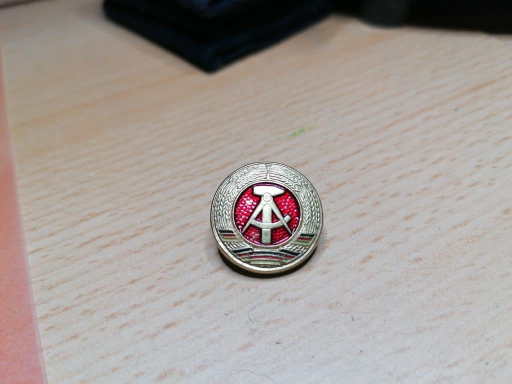NVA. insigne de calot., Collections, Enlèvement ou Envoi, Comme neuf