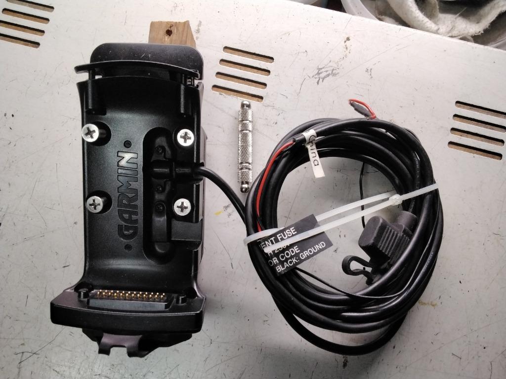ZUMO 550 Motorhouder met batterij voedingskabel (igst), Motoren, Ophalen of Verzenden, Zo goed als nieuw