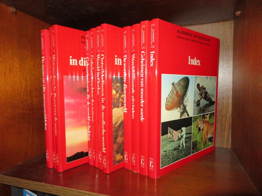 boeken encyclopedieen boek antiek vintage rommelmarkt beurs, Boeken, Ophalen of Verzenden