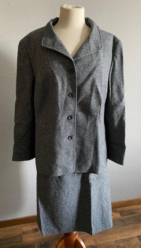 Grijs co-ord setje Jobis maat 46, Kleding | Dames, Kostuum of Pak, Verzenden, Maat 46/48 (XL) of groter, Zo goed als nieuw