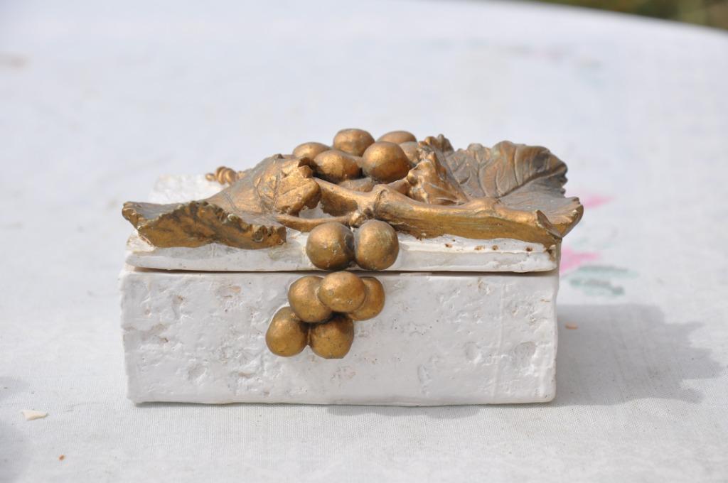 boite a bijoux en resine decor raisins, Enlèvement ou Envoi