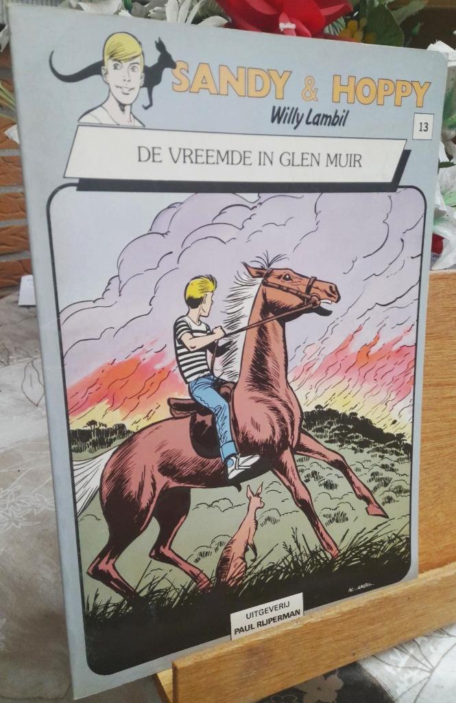 Van de tekenaar van de blauwbloezen Sandy en hoppy nr 13, Livres, Lambil, Enlèvement ou Envoi, Une BD, Comme neuf