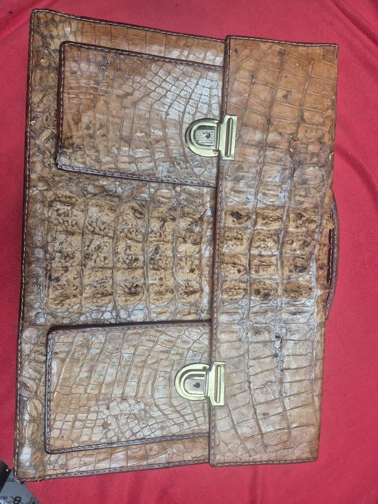 valise crocodile 42x30, Enlèvement, Utilisé