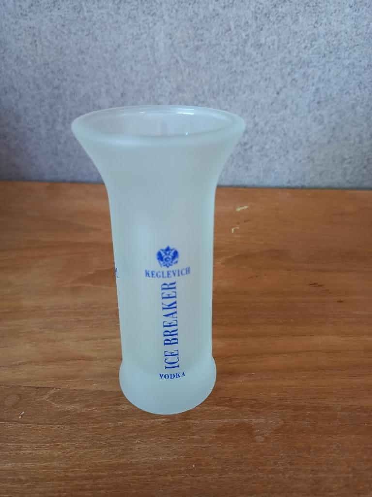 shot glaasjes keglevich vodka, Verzamelen, Ophalen of Verzenden, Zo goed als nieuw, Borrel- of Shotglas