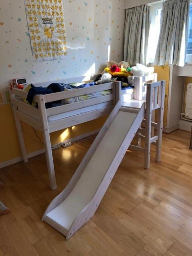 Lit mi-hauteur FLEXA CLASSIC blanchi - plateforme & toboggan, Kinderen en Baby's, Kinderkamer | Stapelbedden en Hoogslapers, Ophalen of Verzenden