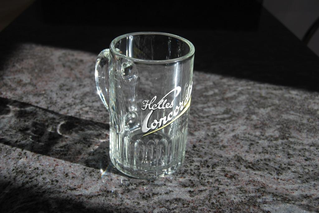 BIERE HELLES CONCORDIA GRAMMONT. ANCIENNE CHOPE EMAILLEE., Enlèvement ou Envoi