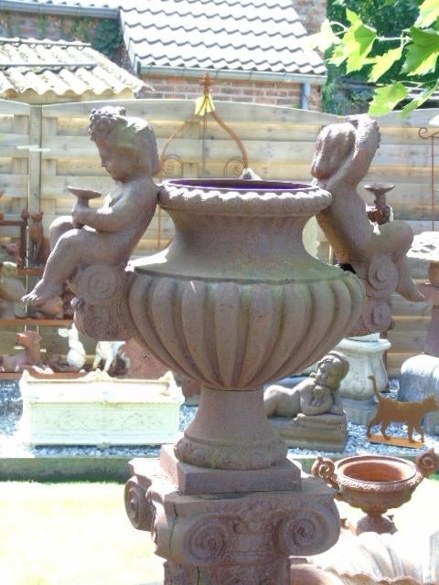 gietijzeren kom met figuren, plantenbak, Ophalen of Verzenden, Gebruikt