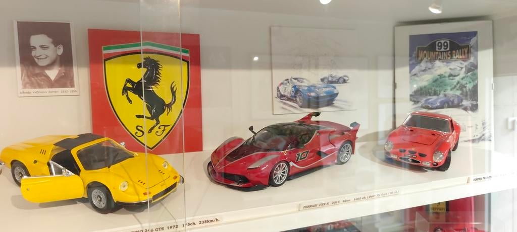 Ferrari, lot de Miniatures, Ophalen, Zo goed als nieuw