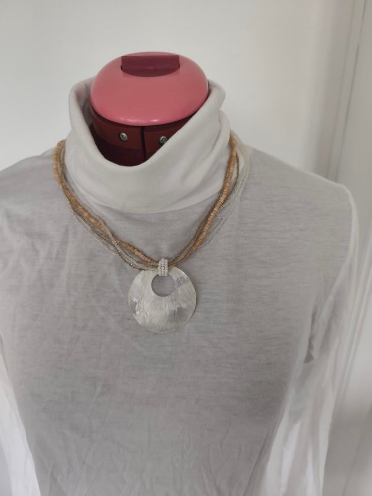 Collier moderne avec pendentif en nacre, perles de rocaille, Bijoux, Sacs & Beauté, Colliers, Pierre ou Minéral, Enlèvement ou Envoi