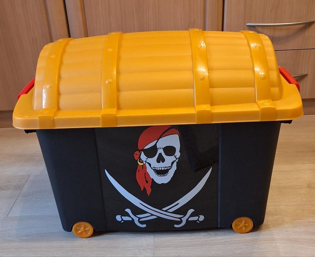 Piratenkist op wieltjes, Ophalen, Zo goed als nieuw