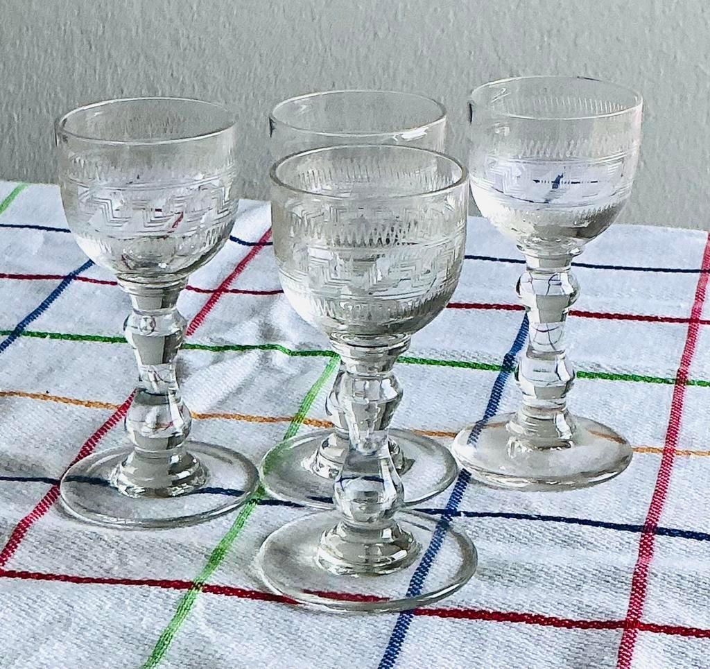 Lot de 4 verres liqueur ancien gravé 19ème siècle +4 Gratuit, Antiquités & Art, Antiquités | Verre & Cristal, Enlèvement ou Envoi