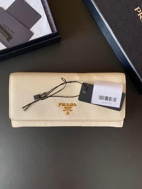 portefeuille ou pochette Prada - Nouveau -, Enlèvement