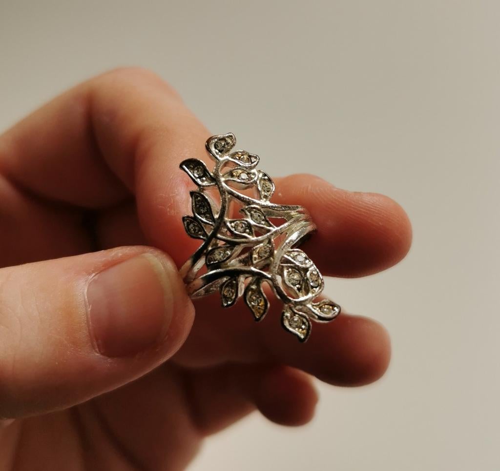 Ring blaadjes en steentjes, Gebruikt, IJzer of Staal, Ophalen of Verzenden, Dame