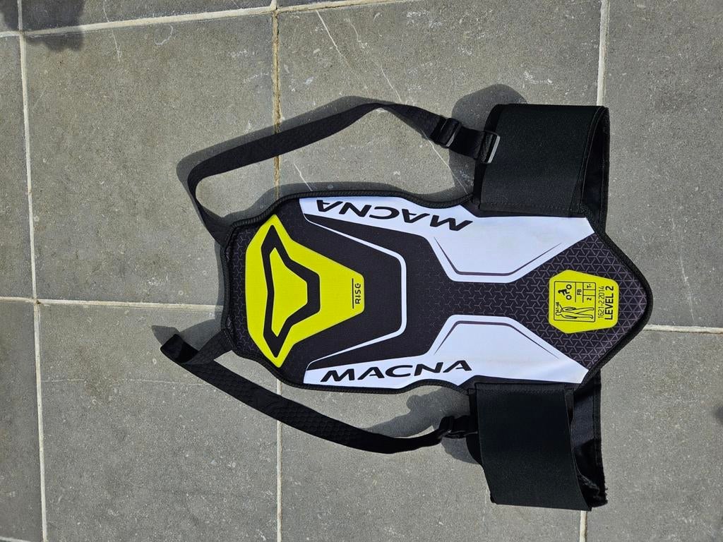 Macna rugprotector level 2, Ophalen