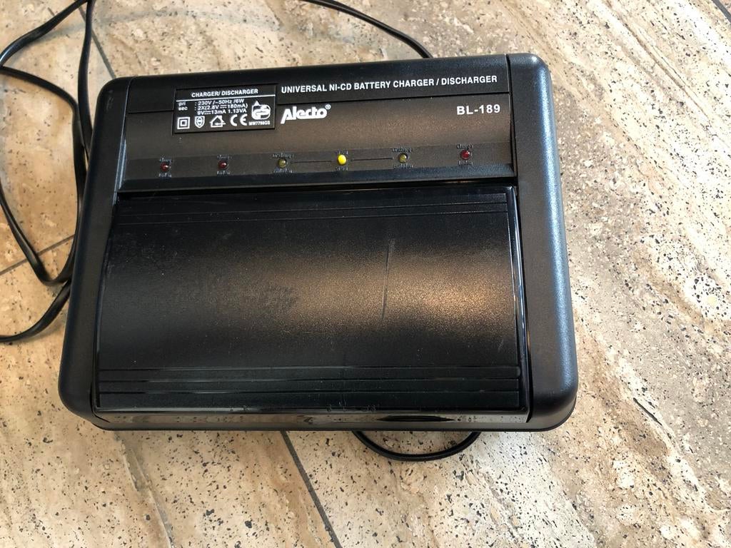 Chargeur de piles, Comme neuf