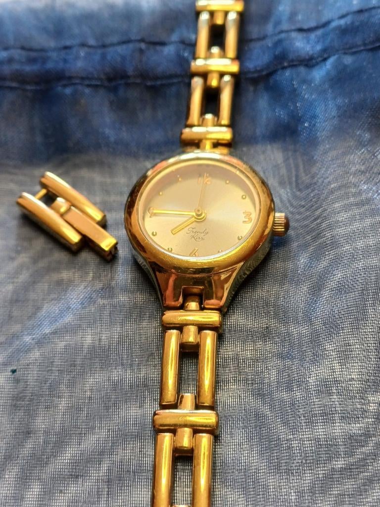 Elegante Trenty Kiss Horloge - Goudkleurig, Ophalen