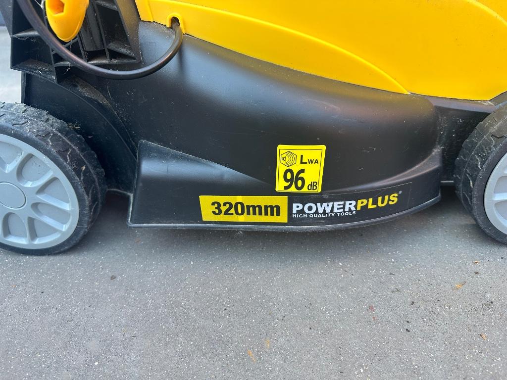 Grasmachine boordtrimmer, Démarrage électrique, Tondeuse rotative, Comme neuf, 30 à 39 cm