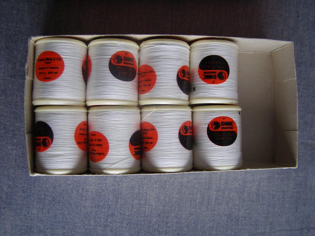 4 bobines : draperies coutures fortes DMC art. 84, Enlèvement ou Envoi, Neuf, Fil à broder ou Soie