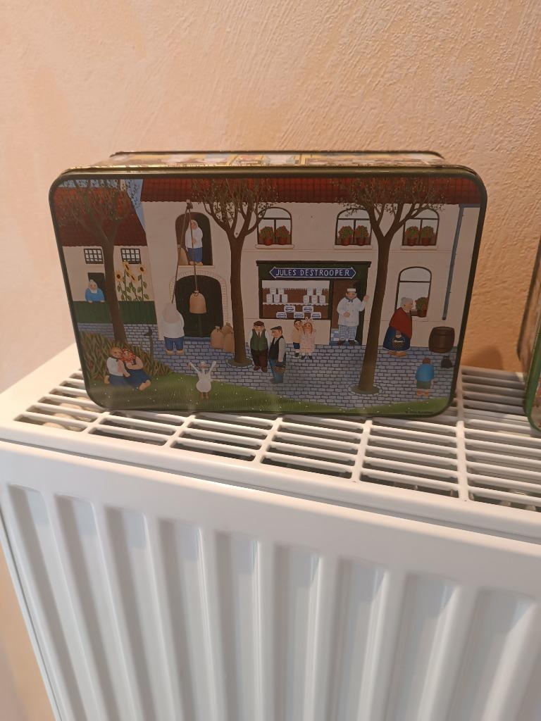 A vendre 5 boites en fer, Enlèvement, Utilisé, Biscuits, Autres marques