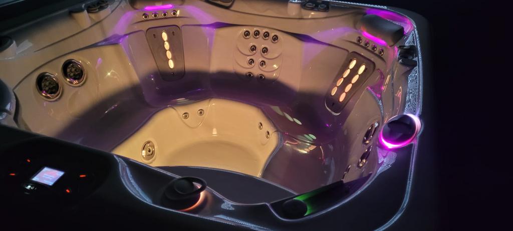 Hotspring jacuzzi vanguard, Tuin en Terras, Ophalen, Zo goed als nieuw, Verlichting