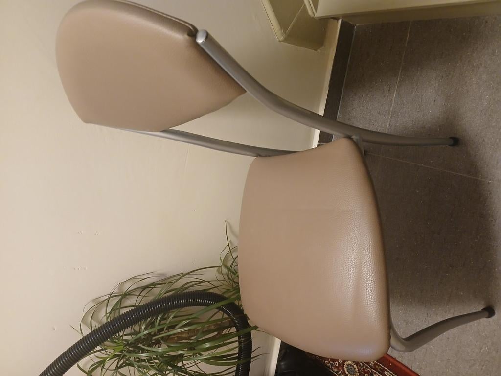 Stoelen, Ophalen, Zo goed als nieuw