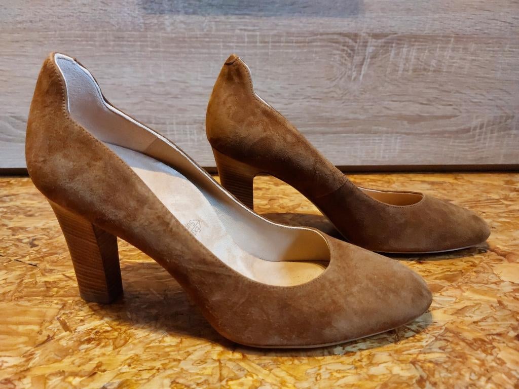 Nieuwe pumps suede maat 41 hoge hakken hak damesschoenen, Pumps, Bruin, Nieuw, Ophalen of Verzenden
