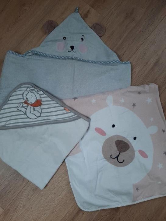 3 badcapes voor baby (Winnie The Pooh + beren), Kinderen en Baby's, Badjes en Verzorging, Ophalen, Gebruikt