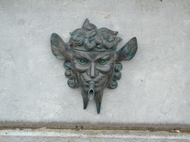 Een duivelsgezicht gepatineerd brons, waterstraal, Ophalen of Verzenden, Nieuw, Overige materialen, Fontein