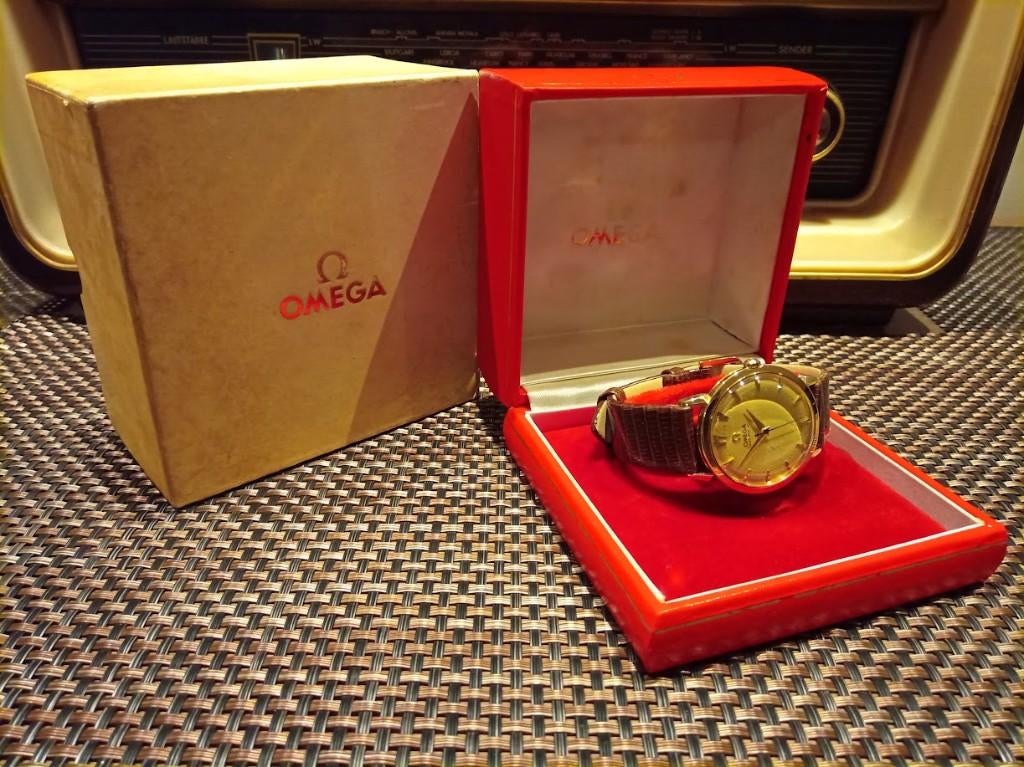 Vintage 14k Omega "bumper" 2710, Bijoux, Sacs & Beauté, Montres | Anciennes | Antiquités, Montre-bracelet, 1930 à 1960, Enlèvement ou Envoi