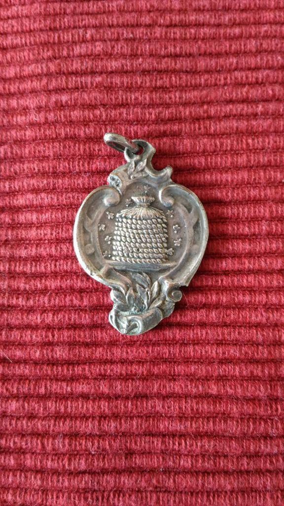 Medaille J Fisch - bijenkorf, Verzamelen, Ophalen, Gebruikt
